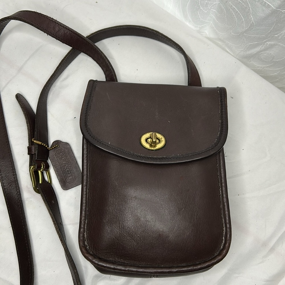 COACH Vintage brown 9978 Side pack turn lock dark brown leather crossbody.